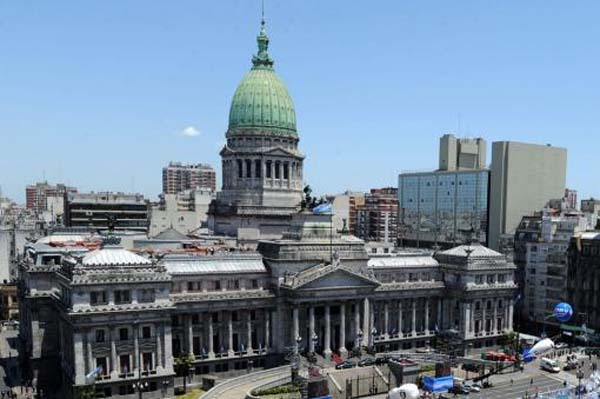Cuestionan propuesta de la oposición de derogar leyes que benefician al conjunto de los argentinos