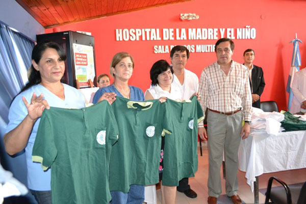 650 uniformes para el personal del Hospital de la Madre y el Niño
