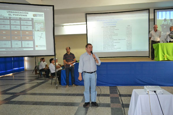 De Vido presidio emotivo sorteo de casas y lotes con servicios para familias evacuadas