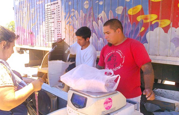 Llegan por primera vez a Pirané los Camiones de la Economía Popular