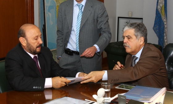 No habrá aumento: Insfrán y De Vido prorrogan el plan convergencia de tarifas eléctricas