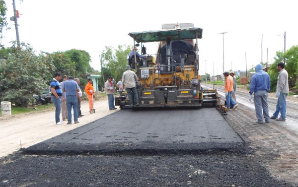 De Vido supervisó primer tramo de capas de concreto asfáltico sobre Av. Maradona
