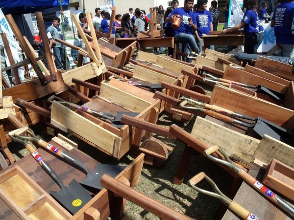 El gobierno robustece apoyo a ladrilleros