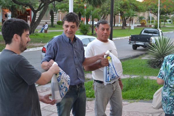 Miles de bolsas navideñas distribuye el Gobierno provincial