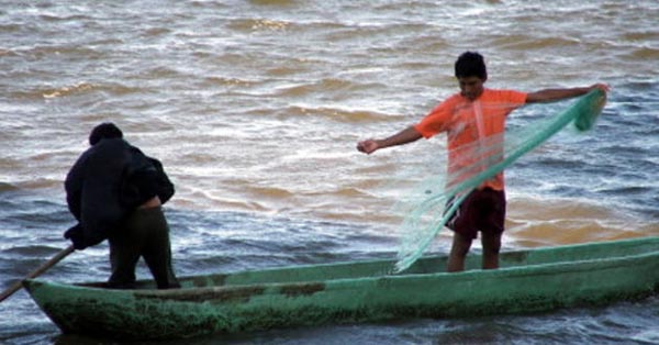 El gobierno entregó módulos alimentarios a los pescadores