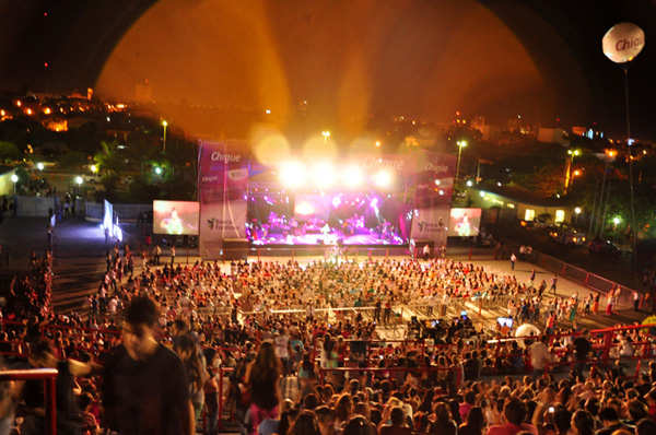 Exitosa presentación de Soledad Pastorutti en el Anfiteatro de la Juventud