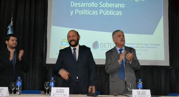 Insfrán con ministros y empresarios trato sobre el derrumbe del precio del petróleo