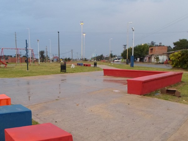 Se inauguran importantes obras de iluminación y recreación sobre Av. Constitución en la zona norte