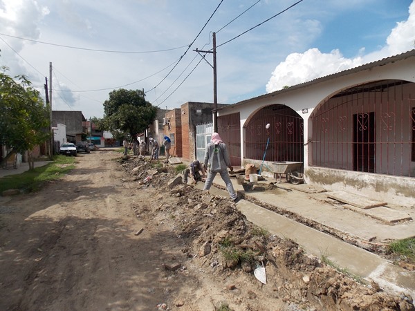 El intendente De Vido visitó las obras en pasajes del barrio Obrero