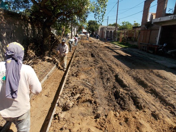 Mantenimiento de la vía pública en diferentes frentes del ejido urbano