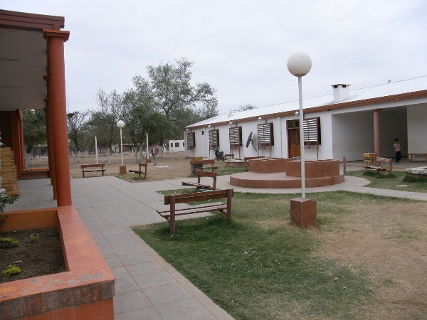 Modernas construcciones para nuevas escuelas sustituyen las últimas edificaciones precarias