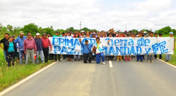 Una multitud de vecinos de La Primavera marcharon contra los violentos y pidieron vivir en paz