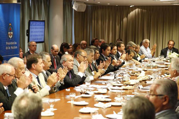 Di Martino coincide en la defensa de los logros del plan de obras públicas