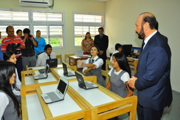Insfrán instó a los jóvenes a que sean protagonistas de su propio destino