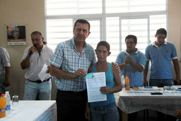 Entregaron tarjetas sociales en Palo Santo