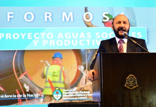 Insfrán anunció una obra eléctrica para la comunidad de Chico Dawadan