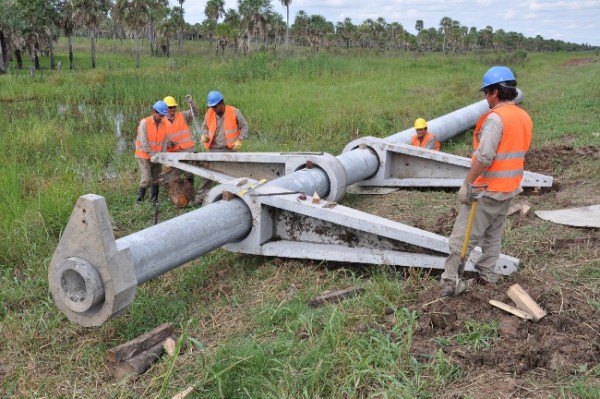 Obra eléctrica y arrocera en la vecina Mojón de Fierro