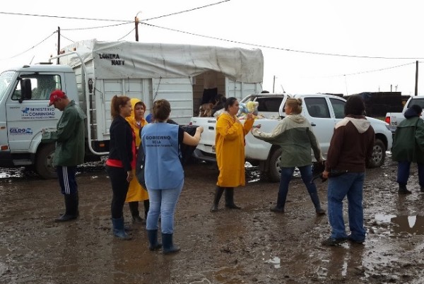 Gobierno y municipio desplegaron frentes de asistencia ante diluvio que genero anegamientos