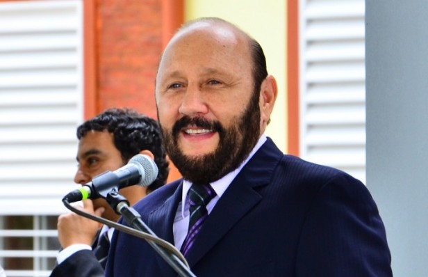 Insfrán dijo que hablar con la verdad a la gente es mas efectivo que repartir globos