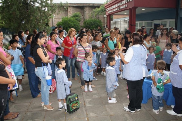 Poco más de 200 mil escolares regresan a las aulas