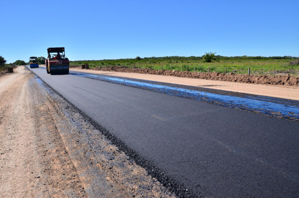 Comenzó la pavimentación de dos secciones de la ruta provincial 20