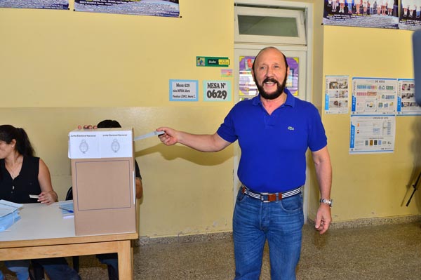 Insfrán a poco de votar llamo  al voto “libre y a conciencia”