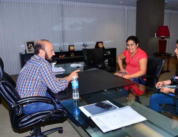 Insfrán con primera directora indígena