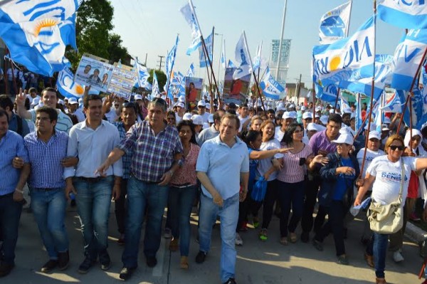 De Vido junto a candidatos del FpV en multitudinario acto de cierre de campaña