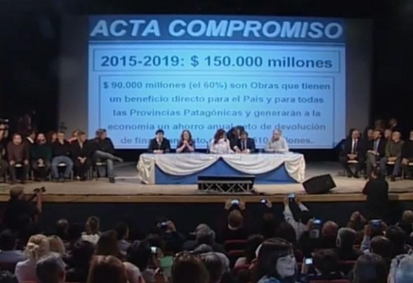 El gobernador con Cristina y Scioli en Caleta Olivia