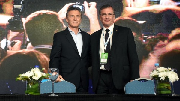 Macri anunció la eliminación de retenciones a exportaciones industriales