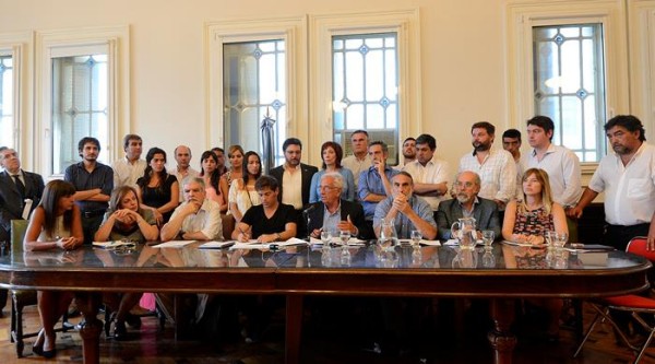 Ibáñez asistió a la reunión del bloque nacional del FpV
