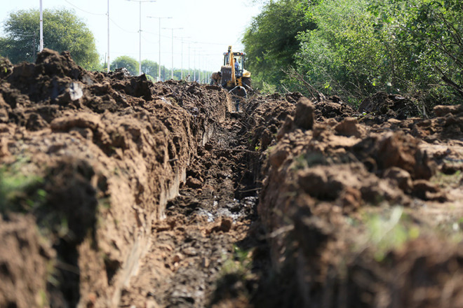 Las Lomitas: Encaran obra de alcantarillado en la Av. Modesto Meza