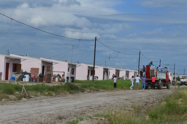Trasladan a 180 familias evacuadas a sus casas en el sector del Lote 111