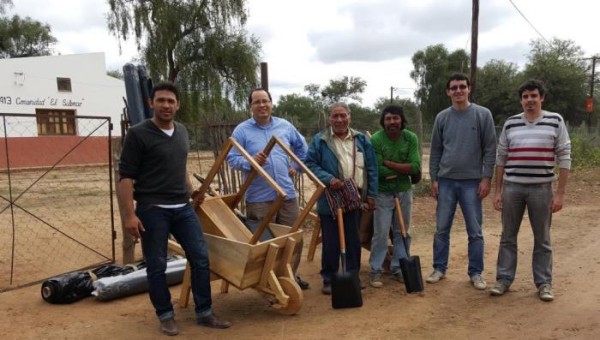 Economía Social entregó en Ramón Lista herramientas a productores ladrilleros asociados