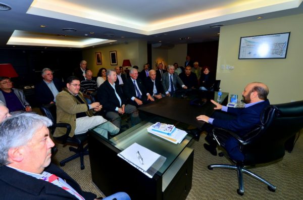 El gobierno recibió el petitorio de la CGE y la FEF