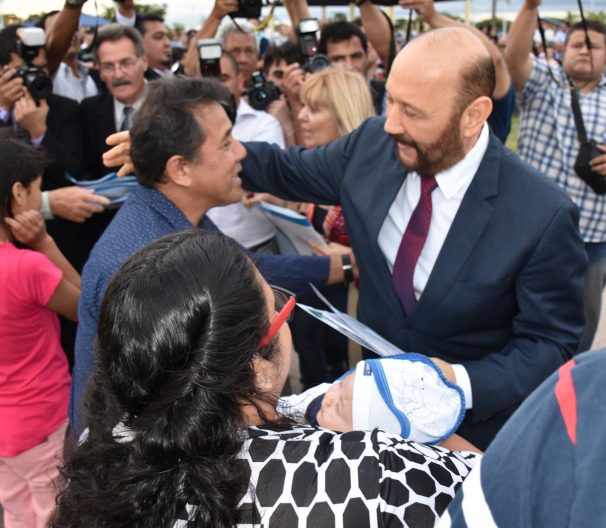 Insfrán convirtió en propietarias de viviendas a 407 nuevas familias