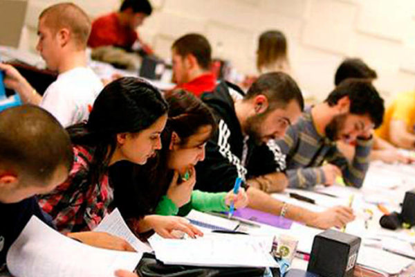 Advierten que el gobierno nacional empuja establecer el arancelamiento universitario