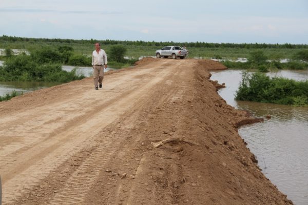 Robustecen sistema de defensas en el extremo oeste provincial