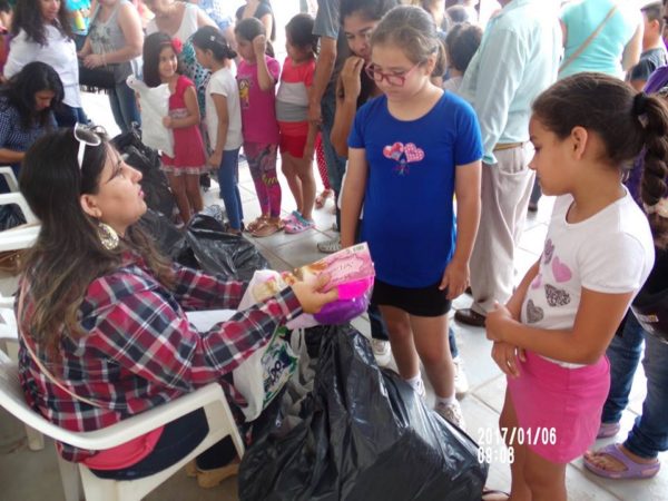 Niños recibieron sus regalos por la festividad de Reyes Magos
