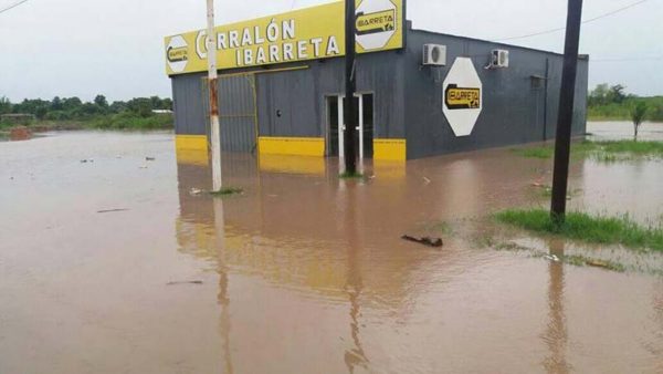 Cayeron 225 milímetros en Ibarreta y la ciudad quedó anegada