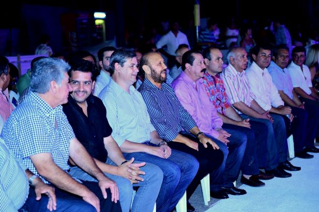 Insfrán compartió la apertura del tradicional carnaval de Ibarreta