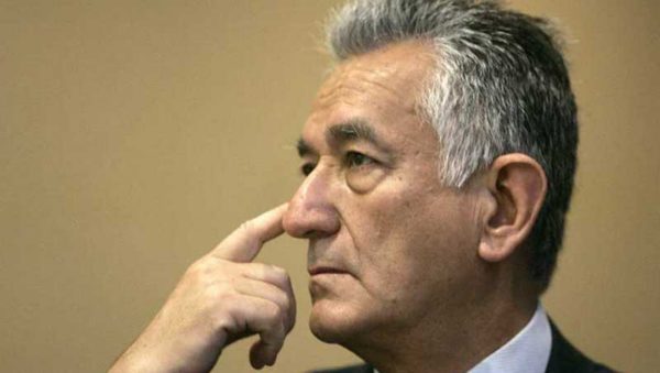 En San Luis dan 40% de aumento a docentes y estatales