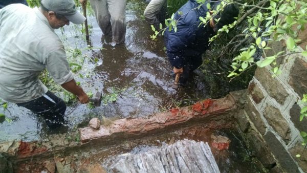 Intendente de Ibarreta denunció a productor que construyó muro que habría perjudicado drenaje de agua