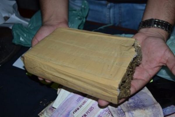 Detalles del secuestro de marihuana y cigarrillos en colectivos