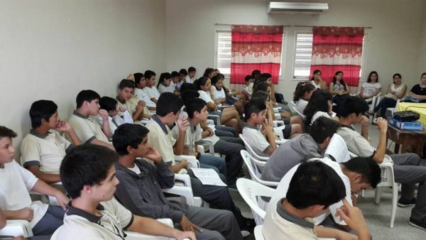 Charlas para estudiantes secundarios sobre el “Día de la Memoria”