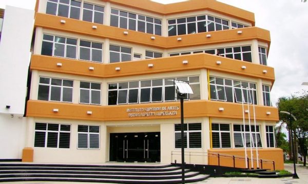 El gobierno donó materiales al Instituto “Alberto Albertazzi”