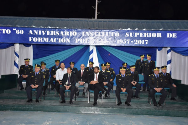El ministro González destacó proceso de profesionalización en cuadros policiales