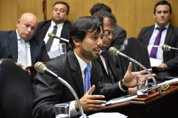 Vera reprochó a radicales “votar contra inversiones históricas en la provincia”