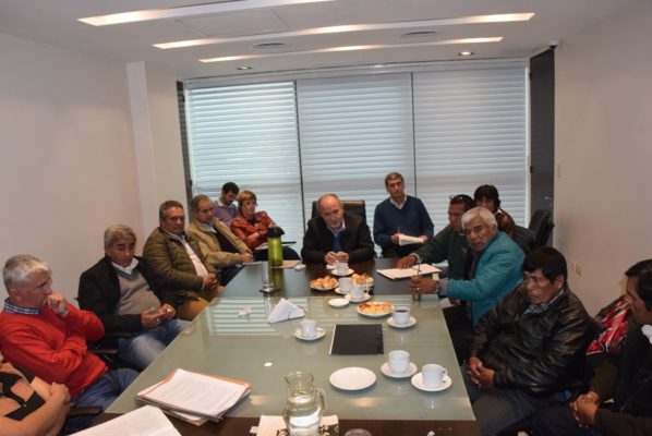 Aborígenes y criollos juntos en torno a una mesa de diálogo y construcción