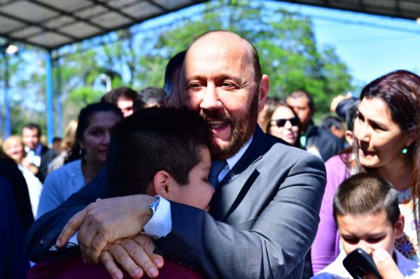 El gobernador extiende la educación Secundaria rural